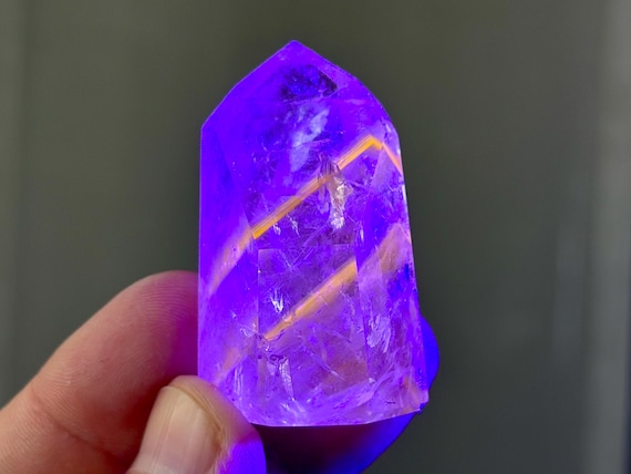 Powellite Phantom Quartz, UV Reactive & Self-Standing, 44g, Channeling Formation, Polished Quartz Tower, Bahia, Brazil B319