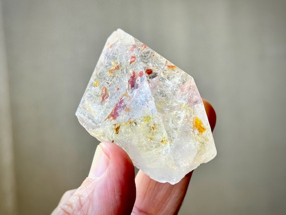 Magnesite Quartz Crystal, Water Clear Quartz with Golden and Red Magnesite Inclusions, New Find, Corinto, Minas Gerais, Brazil P223