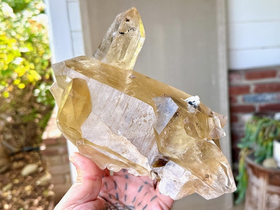 Citrine, All-Natural & High-Grade with Rainbow, 1.5 Kilo, New Find, Aracuai, Minas Gerais, Brazil V111