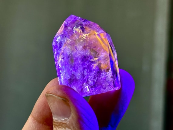 Powellite Phantom Quartz, UV Reactive & Self-Standing, 39g, New Find, Channeling Formation, Bahia, Brazil T338