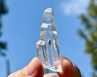 希少なニフォントバイト結晶 - メキシコ、チャルカス産の 2.56g 角柱状