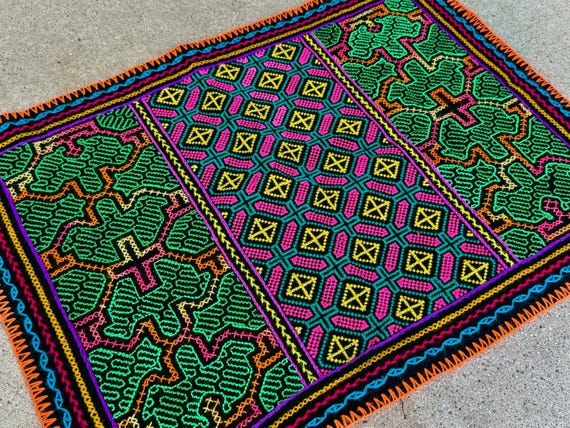 Shamanic Manta Cloth, 18" x 25", Traditional Shipibo Mesa Cloth, Handmade by Artist Laura Rengifo, Pucallpa, Peru