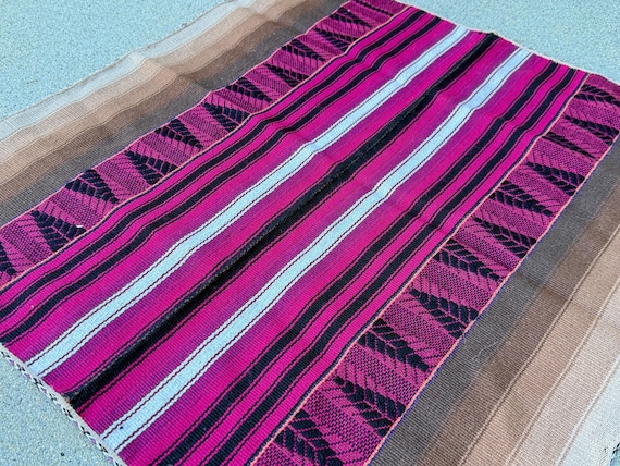 Shamanic Manta, Handwoven Andean Mesa Cloth for Plant Medicine Ceremony, 24" x 24," Chawaytiri, Peru