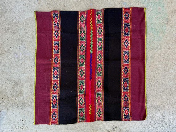 Shamanic Manta Cloth, Traditional Q'ero Mesa Cloth for Plant Medicine Ceremony, 24" x 24", Handmade in Peru