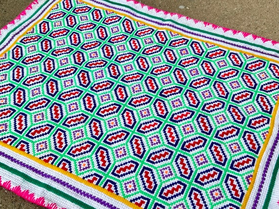 Shipibo Manta Cloth by Maestra Juanita, 14" x 18", Icaro for Catahua, Embroidered Shamanic Altar Cloth for Plant Medicine Ceremony