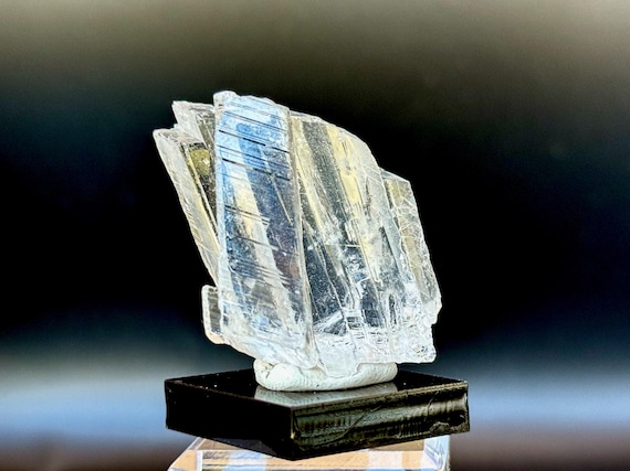Nifontovite, Water Clear with Rainbow, 18.3g, Rare Find, Highest Vibration, Crown and Pineal Chakra, Charcas, San Luis Potosi, Mexico T661