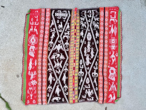 Shamanic Manta Cloth, Vintage Andean Mesa Cloth for Plant Medicine Ceremony, 33" x 35", Handmade in Patakancha, Ollantaytambo, Peru