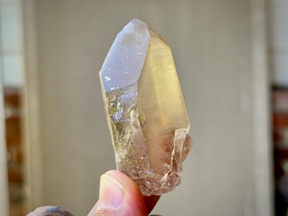 Smoky Lemurian Quartz, Mild Golden Healer Inclusion, 67g, New Find, Channeling Formation, Serra do Cabral, Minas Gerais, Brazil R511