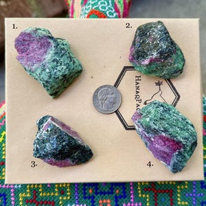 Rubí en zoisita, natural y sin pulir, elige UNO de cuatro, Chakra del corazón, Prosperidad y abundancia, India A734