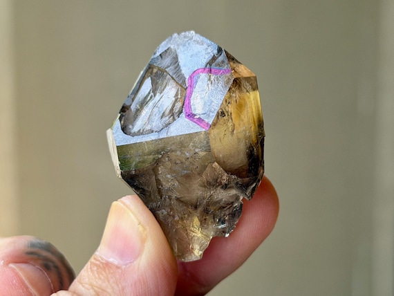 Enhydro Elestial Quartz Scepter, Multiple Active Water Bubbles, 42g, Aracuai, Minas Gerais, Brazil A963
