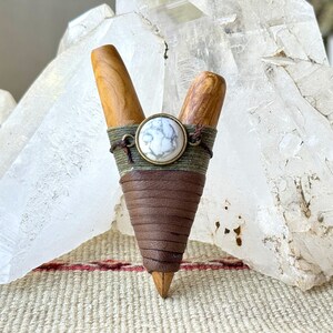Kuripe, Natural Wood Kuripe with Howlite, Handcrafted Traditional Shamanic Self-Applicator Pipe