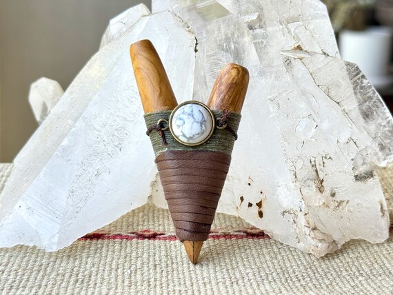 Kuripe, Natural Wood Kuripe with Howlite, Handcrafted Traditional Shamanic Self-Applicator Pipe