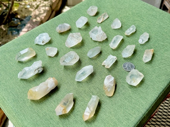 Angel Phantom Quartz Lot, 25 Pieces (500g) of Clear Quartz with White and Mild Golden Amphibole Inclusions, Pakistan WS164