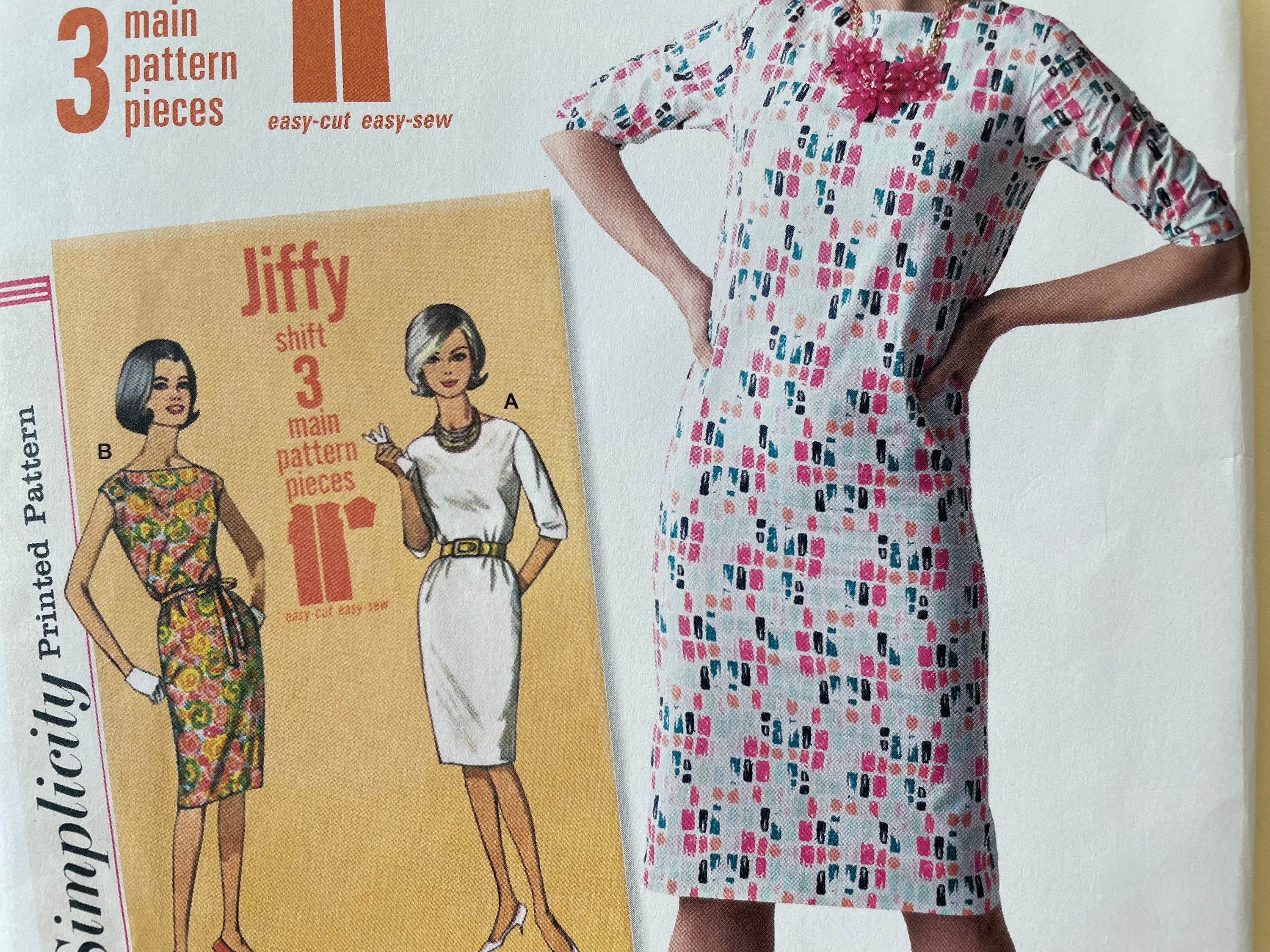 60s wiggle dress (reissue 2016) Simplicity 8253 Uncut sewing pattern Sizes 14-22 Bust 36-38-40-42-44 Waist 28-30-32-34-37 Hip 38-40-42-44-46