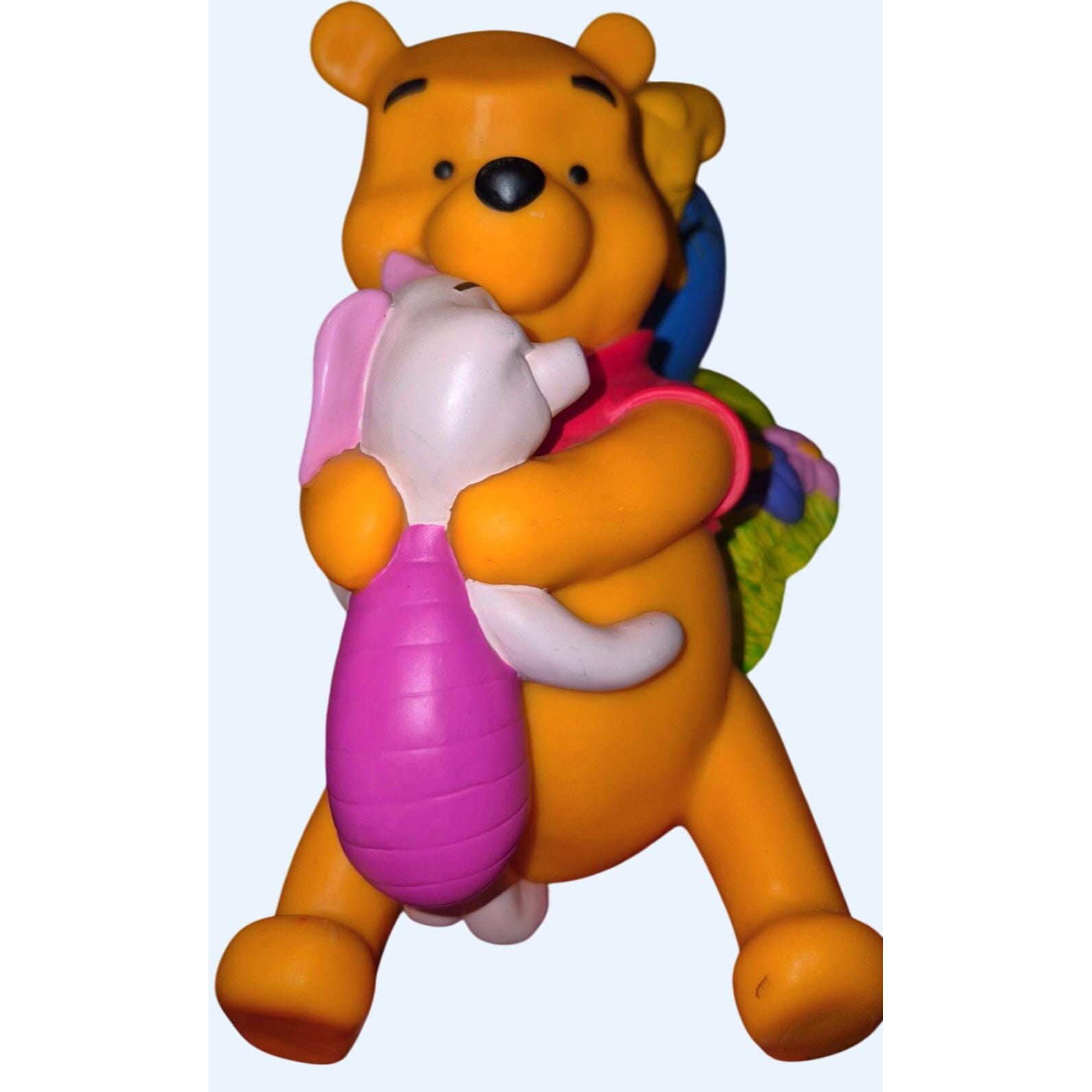 くまのプーさんとピグレットの抱きしめフィギュア（ハニーポット付き