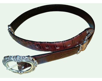 Ceinture marron gaufrée façon croco avec boucle et embouts argentés très grands