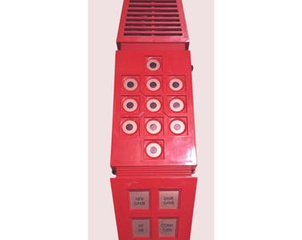 Zabytkowa elektroniczna gra przenośna Parker Brothers Merlin z 1978 r. w kolorze czerwonym, przetestowana i działająca