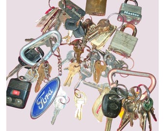 Vintage Mixed Lot Of Keys Padlocks Including Ford & Master Lock Keychains