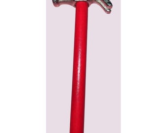 Zestaw kolekcjonerskich miniaturowych narzędzi dla dzieci z zabytkowym młotkiem zabawkowym Marx, z czerwoną drewnianą rękojeścią i srebrnym metalowym pazurem