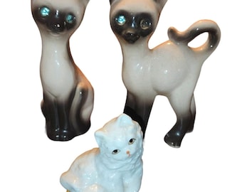 Lot de 3 chatons en céramique de 2 à 6 po. siamois du milieu du siècle en céramique vintage