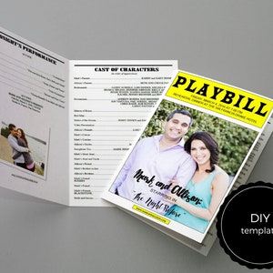 Peut inclure: Un programme de soir&eacute;e de r&eacute;p&eacute;tition jaune et noir pour Mark et Allison, qui jouent dans "The Night Before". Le programme comprend la date, l'heure et le lieu de l'&eacute;v&eacute;nement. Une photo du couple est pr&eacute;sent&eacute;e sur la premi&egrave;re page.