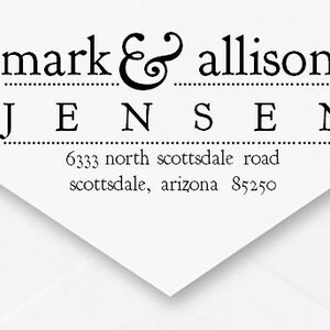 Selbst Farbwerk Adresse Stempel, Hochzeit-Adress-Stempel, Verlobungsgeschenk, Housewarminggeschenk, Dankeschön-Karten, ersten Nachnamen, 5 Druckfarben