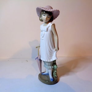 NAO by Lladro No 1126 April Showers