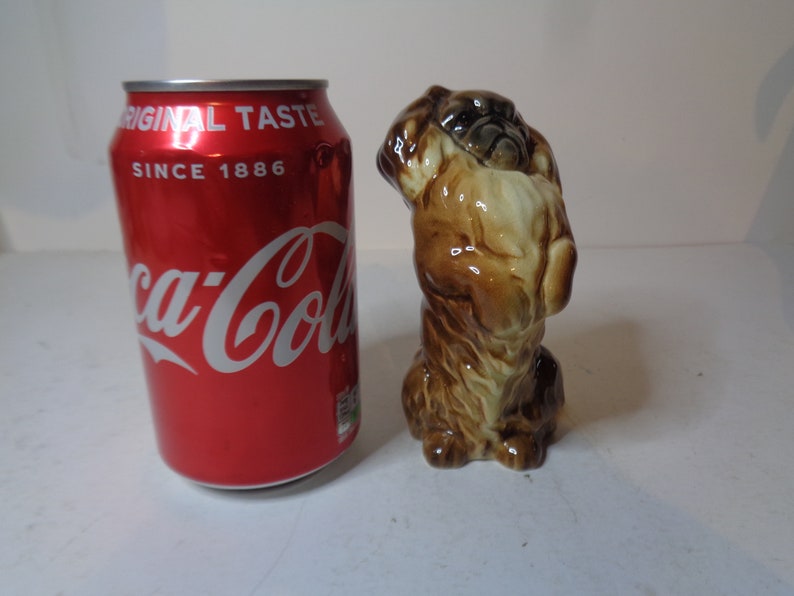 Beswick Pekinese Begging by Arthur Gredington no 1059 introduced in 1946 image 3