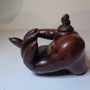 Oil lamp in the form of a hand