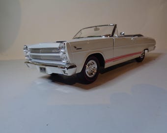 Road Signature 1966 Mercury Cyclone 1/18 Diecast model
