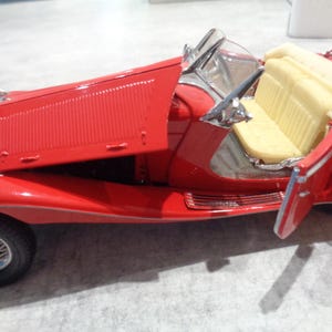 Franklin Mint Mercedes-Benz Roadster 1/24 – Rouge – Pièce Manquante