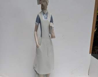 LLadro Nurse No 4603 Issued in 1971 and retired in 2003