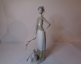 LLadro Girl with Geese No 1035 Issued 1970