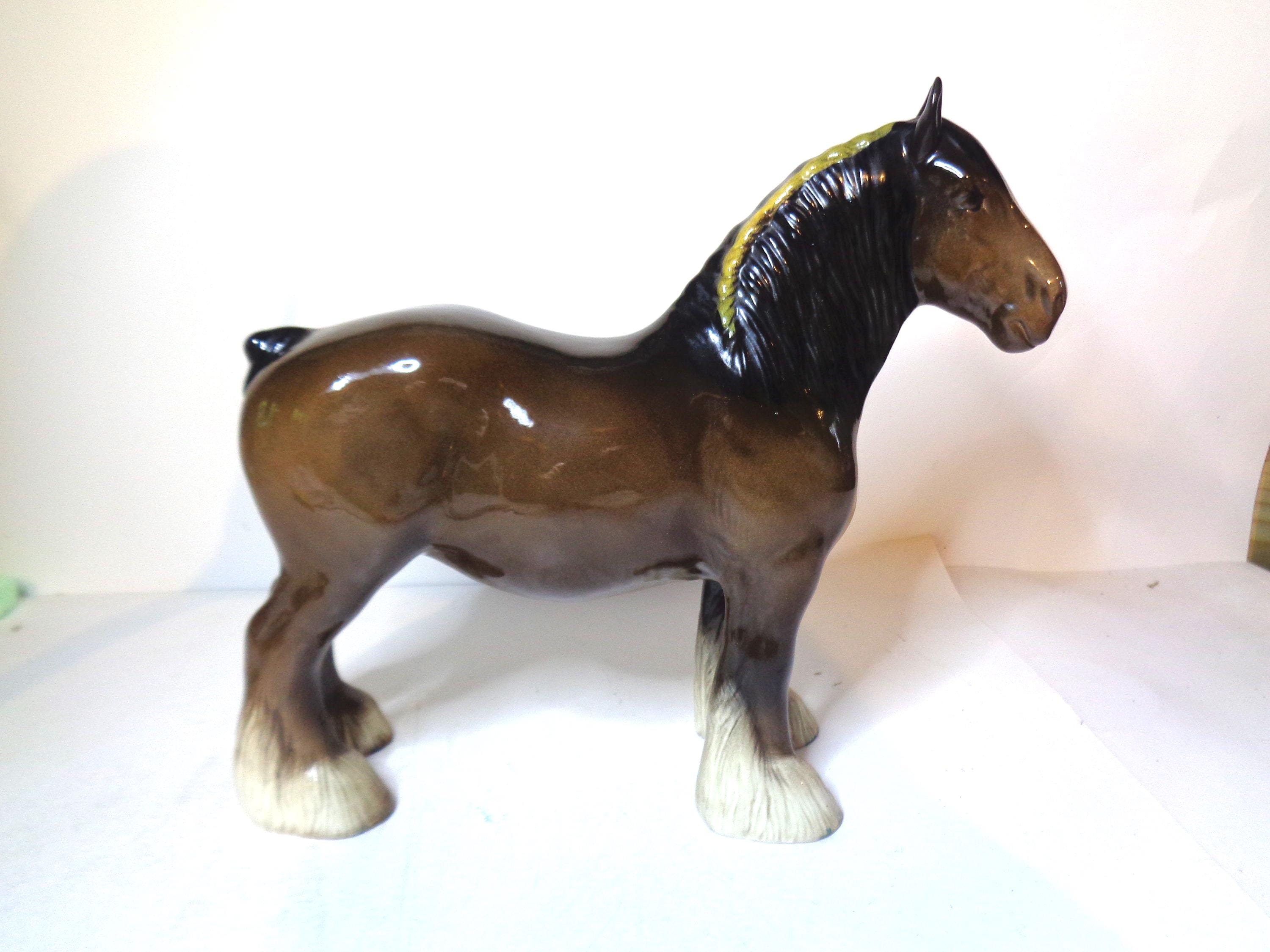 ベスウィック BESWICK 競走馬 ミルリーフ 木台付き フィギュア 陶器 ベスウィック BESWICK 競走馬 ミルリーフ 木台付き フィギュア