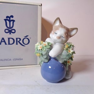 LLadro Sleepy Kitten number 6567 Issued 1999 aka Dreamy Kitten