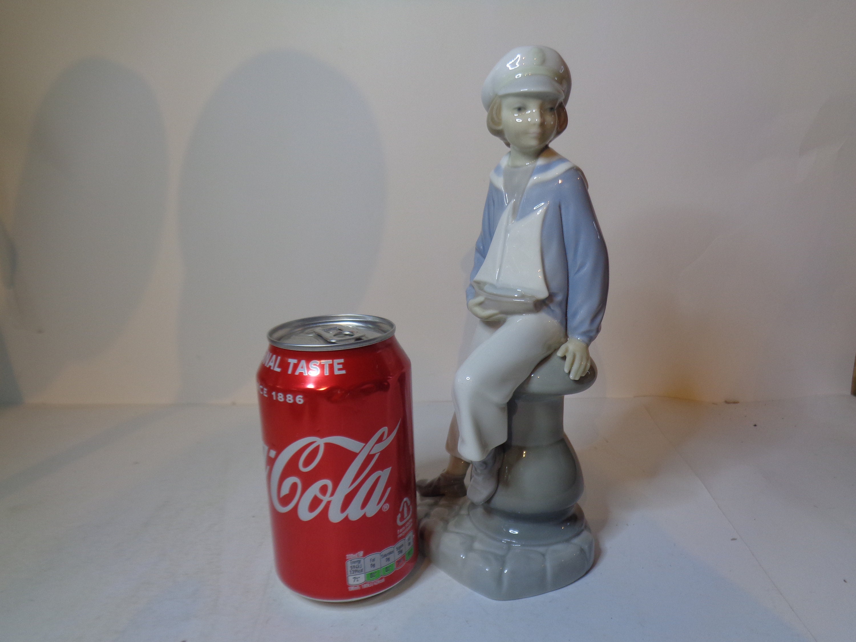 リヤドロ ヨットを持つ少年 番号4810 1972年発行 - Etsy 日本