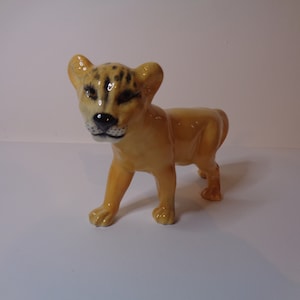 Beswick Lion Cub - Facing Left No 2098