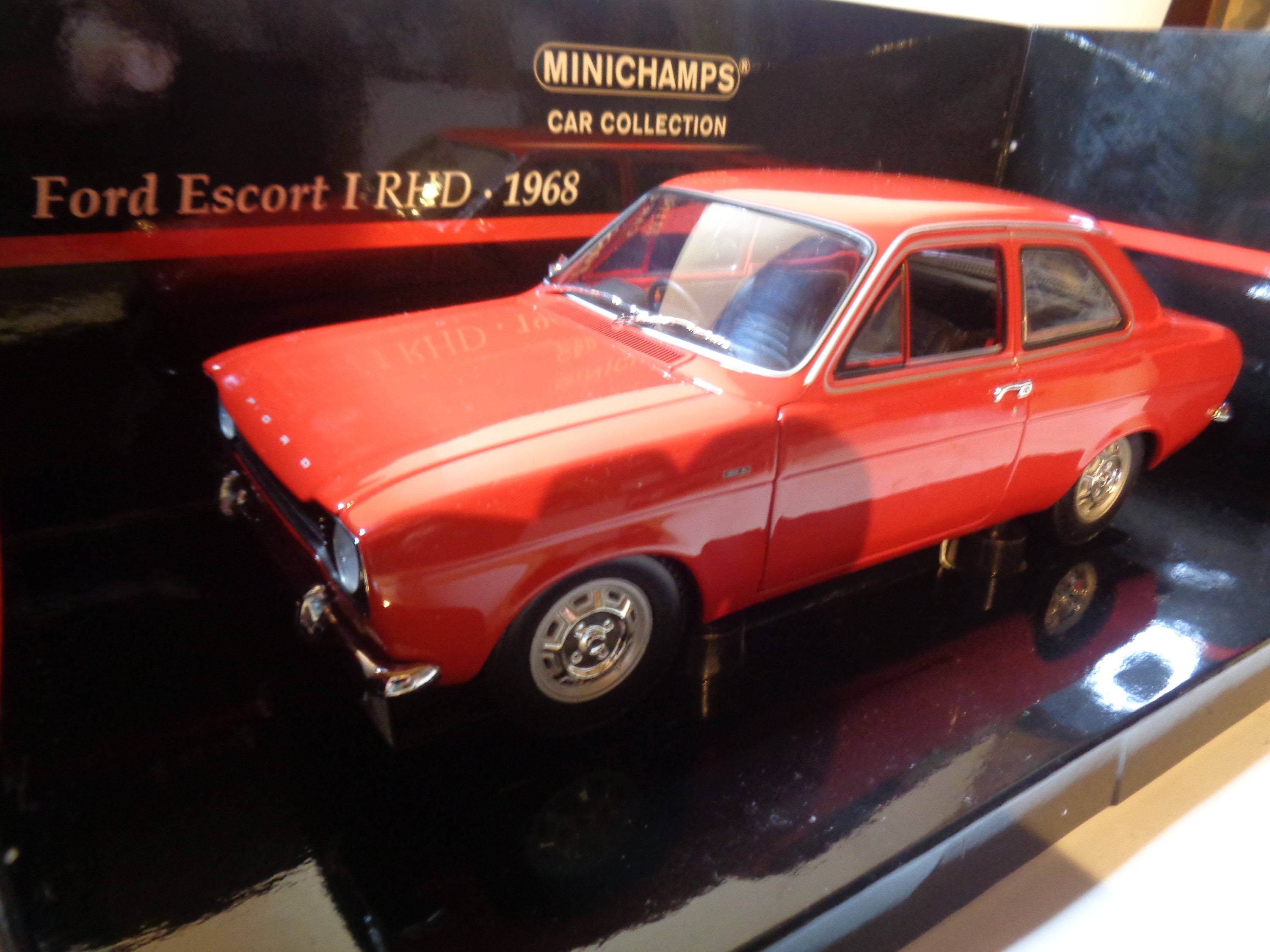 ミニチャンプス 1/18 FORD ESCORT フォード エスコート FORD ESCORT I LHD 1/18 MINICHAMPS 1968年型フォード
