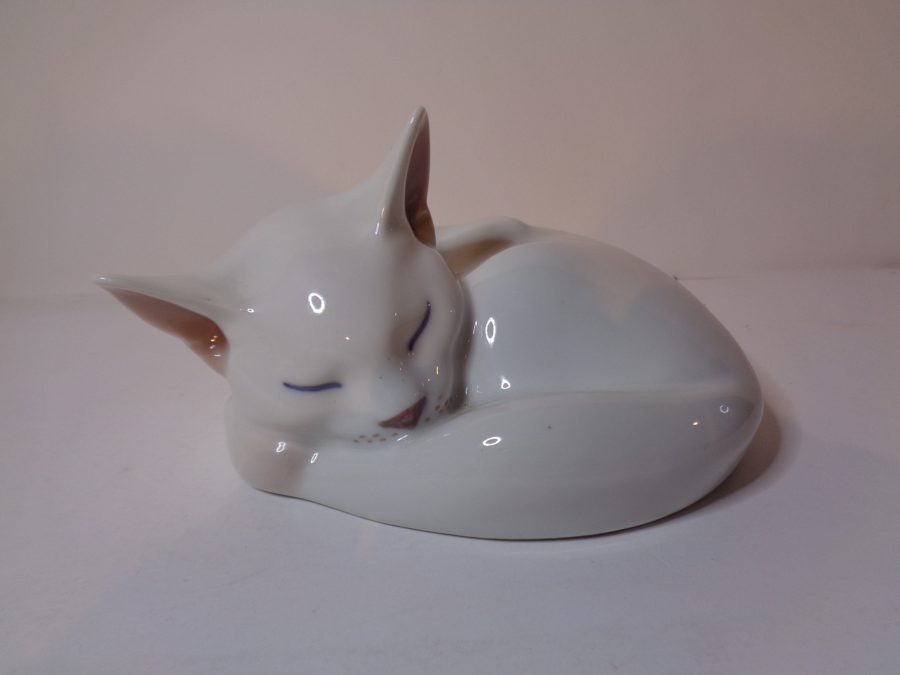 Royal Copenhagen Curled Cat No 422 White - Etsy
