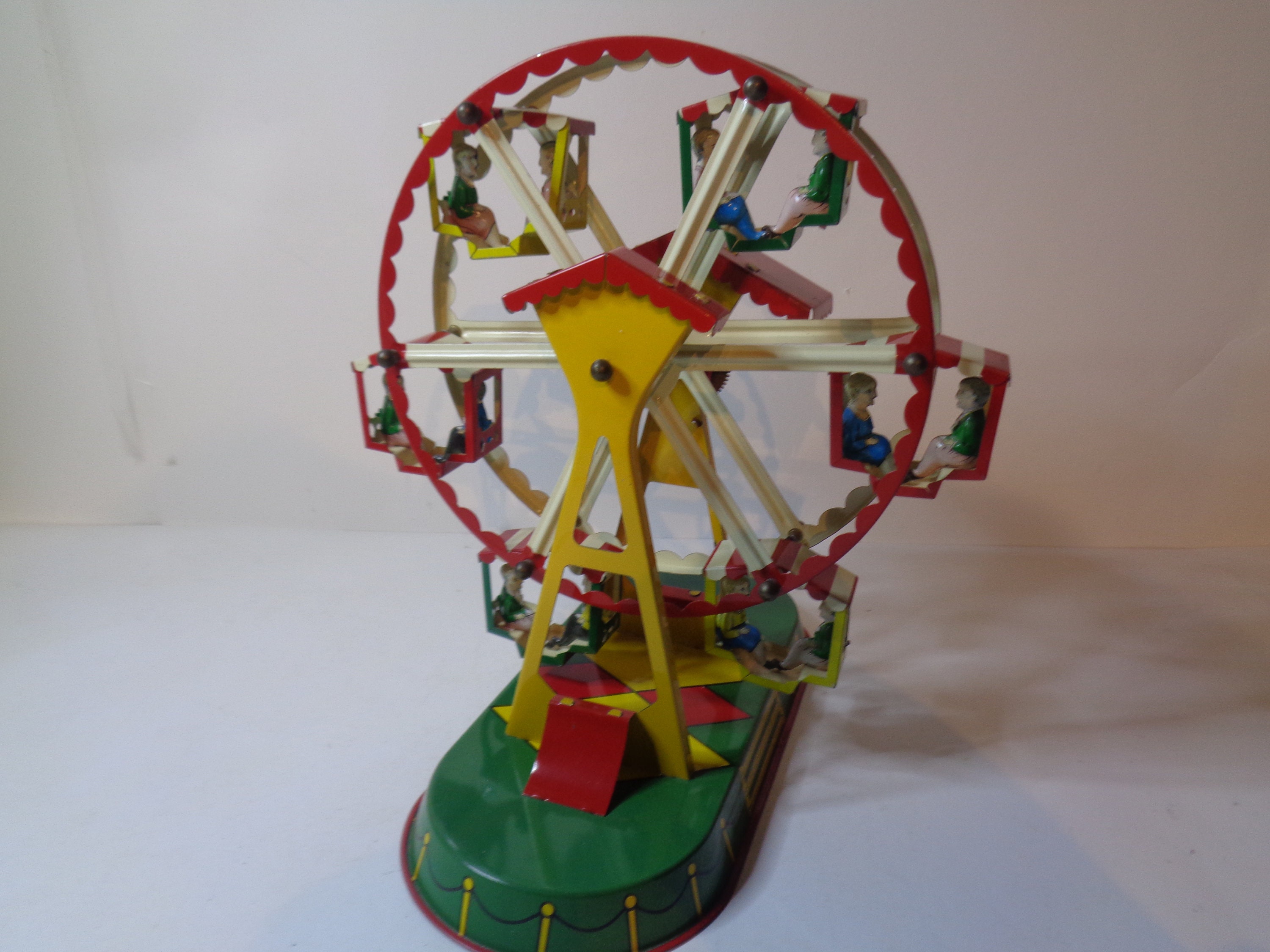 Vintage Tin Plate Wind Up Ferris Wheel with key, working
