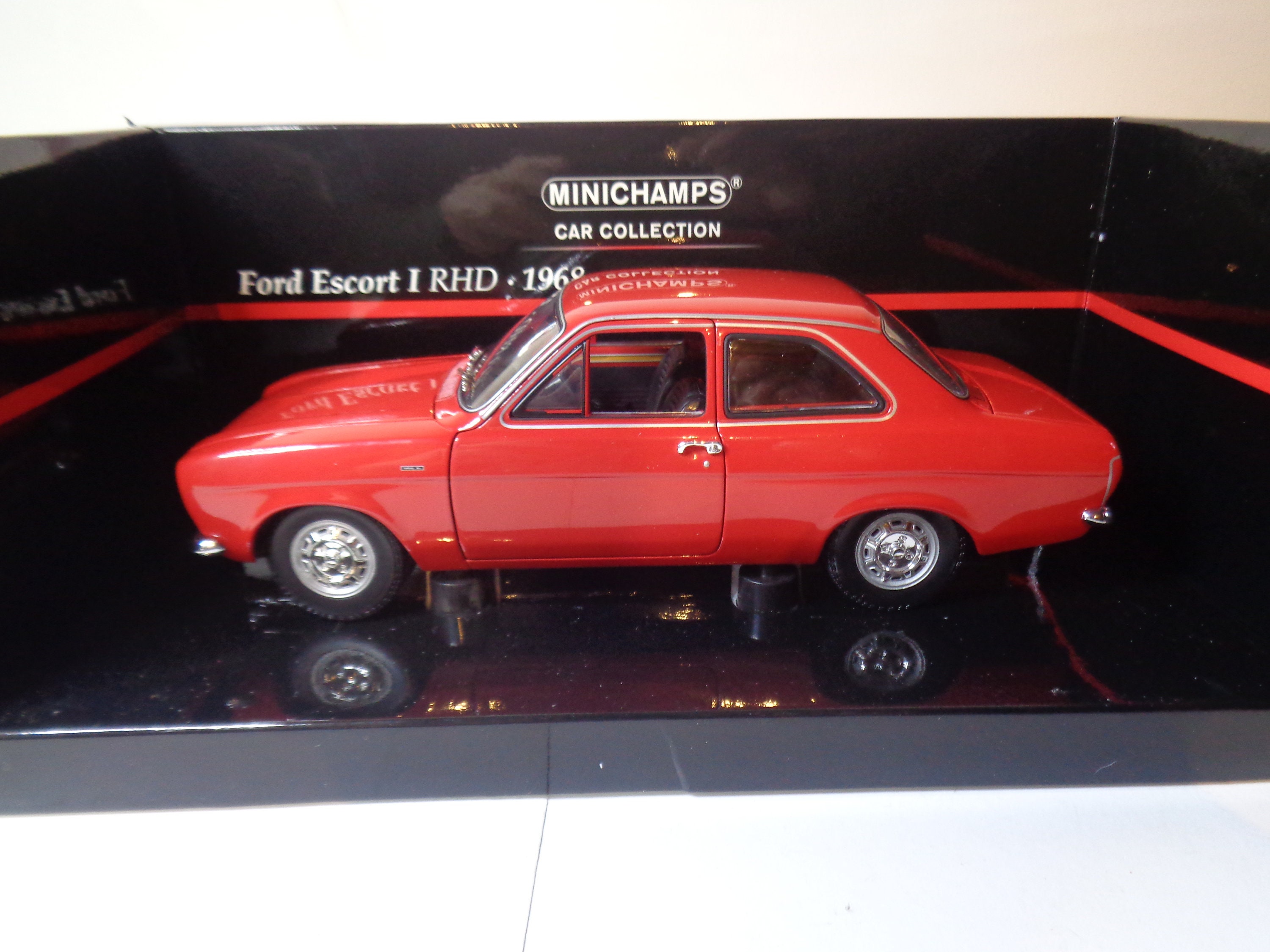 Minichamps 1/18 Diecast Model Ford Escort Mk 1 1300L Bright