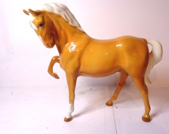 ベスウィック 915 パロミノ子馬の置物 - Etsy 日本