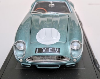 1/18 Aston Martin DB4GT Zagato Diecast-model Road Signature Collection NIB