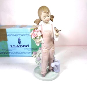 LLadro Spring number 5217 Issued 1984