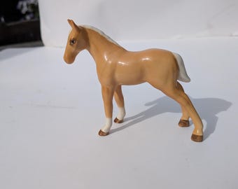 Royal Doulton Foal Smaller Thoroughbred type Palomino DA82