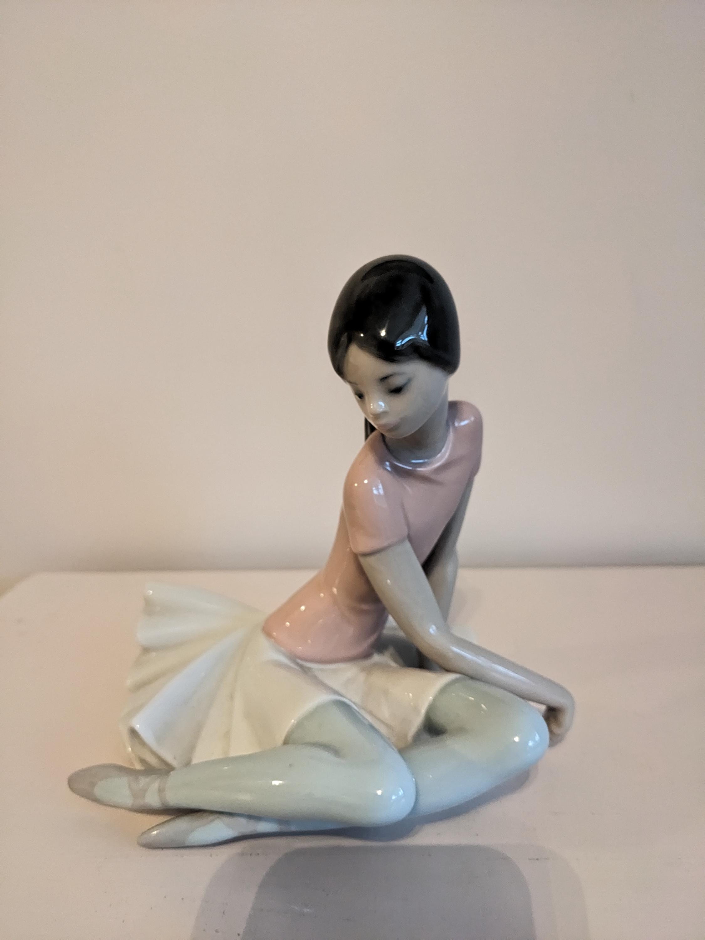 Lladro Paseando フィギュア 5.003 Lladro sitting ballerina - Etsy 日本