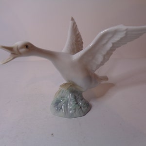 Lladro Duck Jumping No 1265