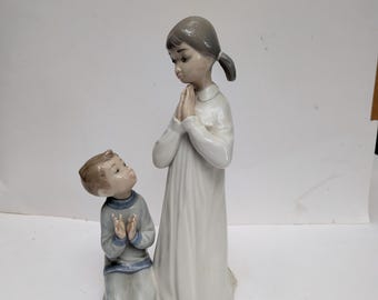 LLadro Teaching to Pray number 4779 Issued 1971
