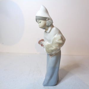 LLadro Girl with Rooster number 4677