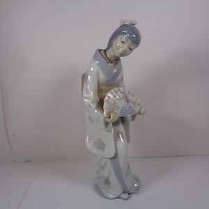 NAO by Lladro Chinese Lady with Bird Fan 10.5 inches tall